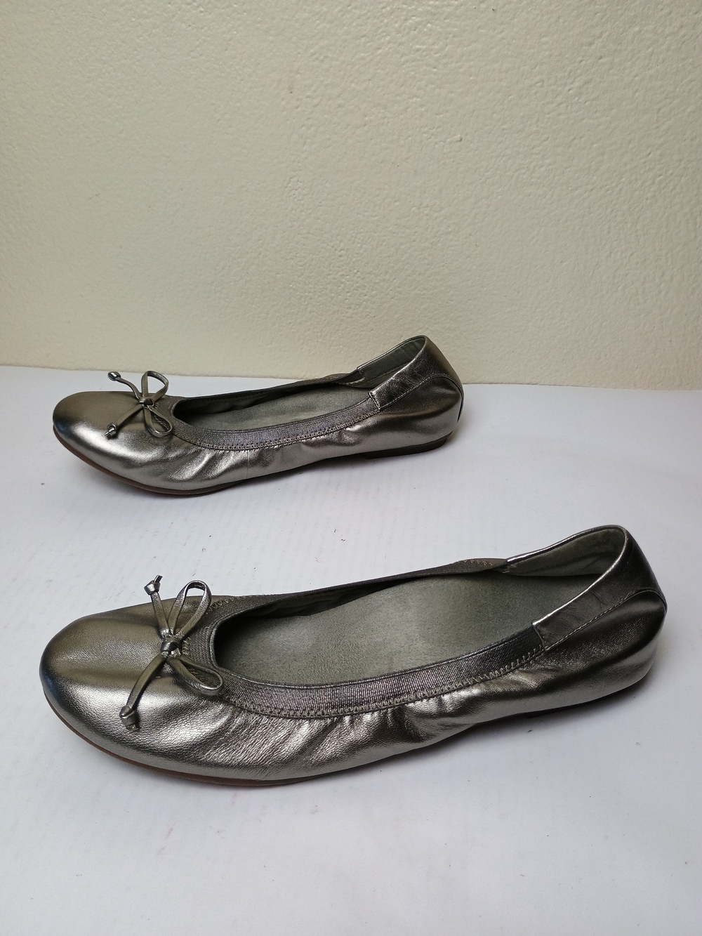 Vionic Matira 9 Orthotic Arch Support Metallic Pewter Ballet Flats with Bow